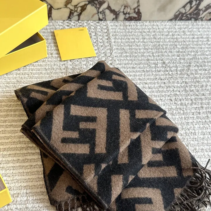 スーパーコピー フェンディ マフラー