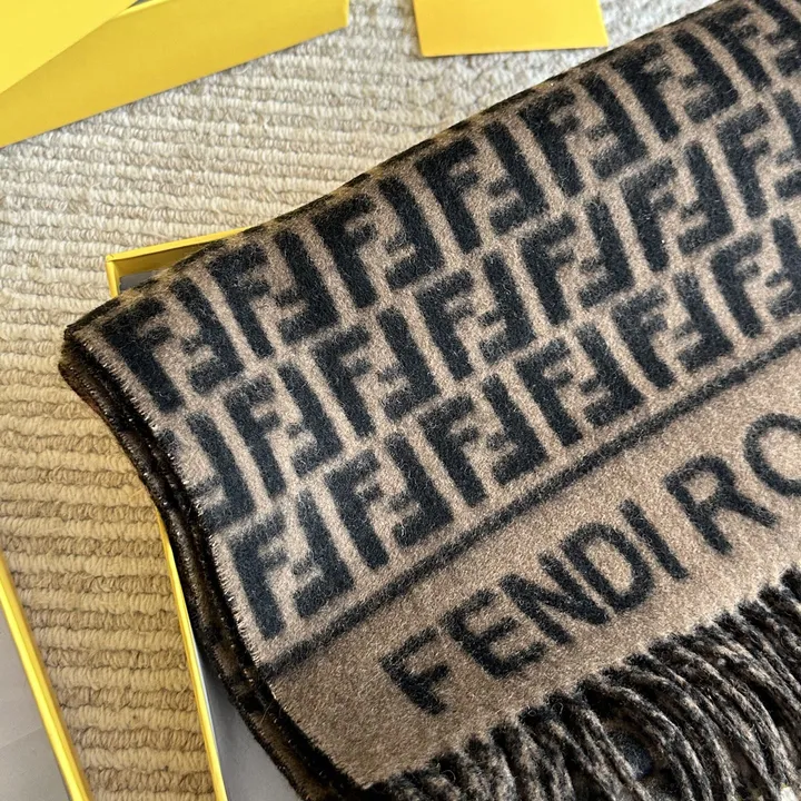 スーパーコピー フェンディ マフラー