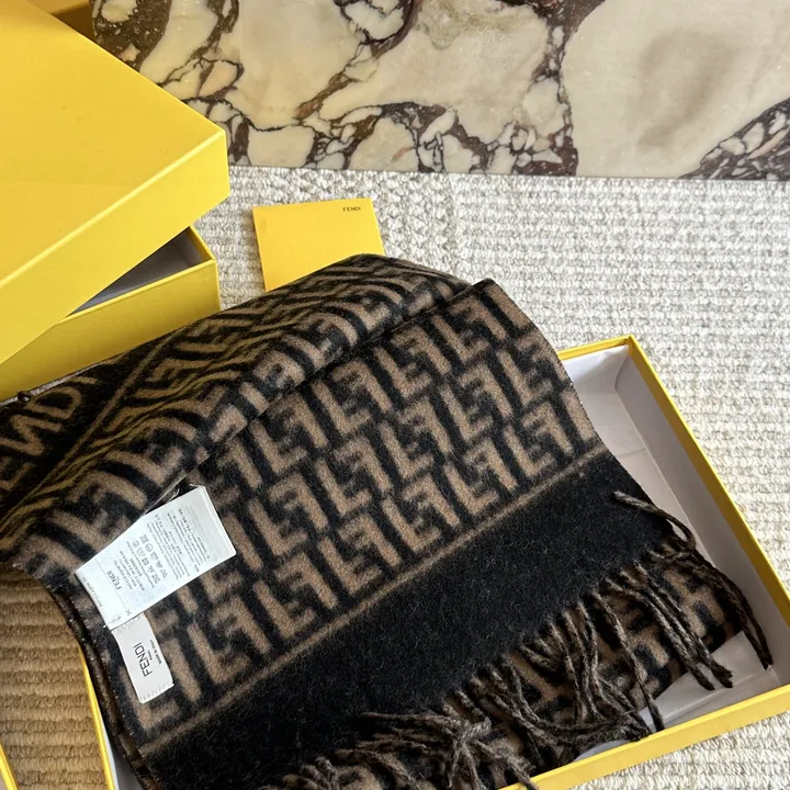 スーパーコピー フェンディ マフラー