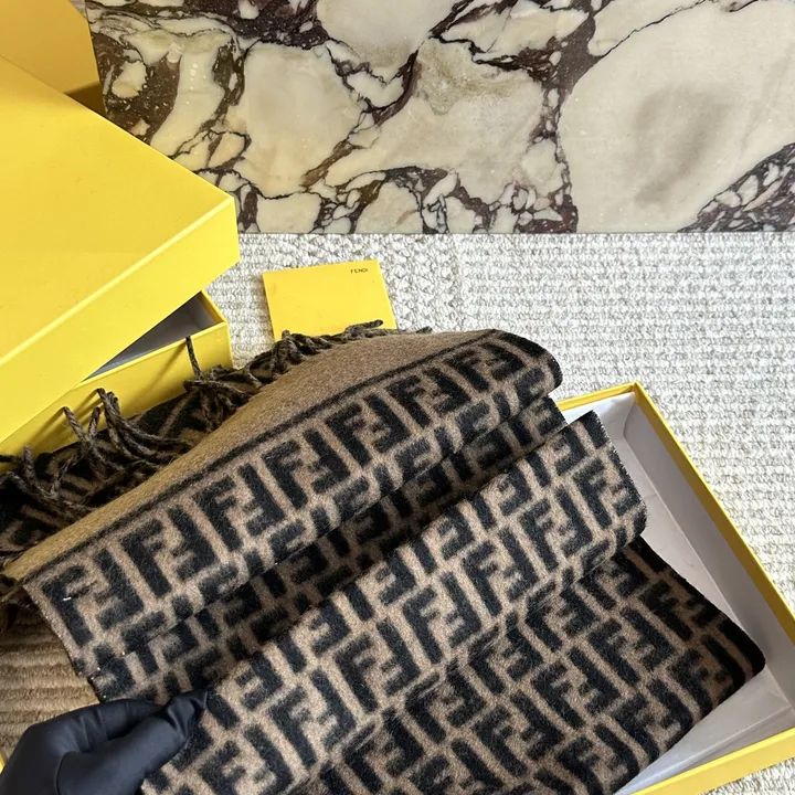 スーパーコピー フェンディ マフラー