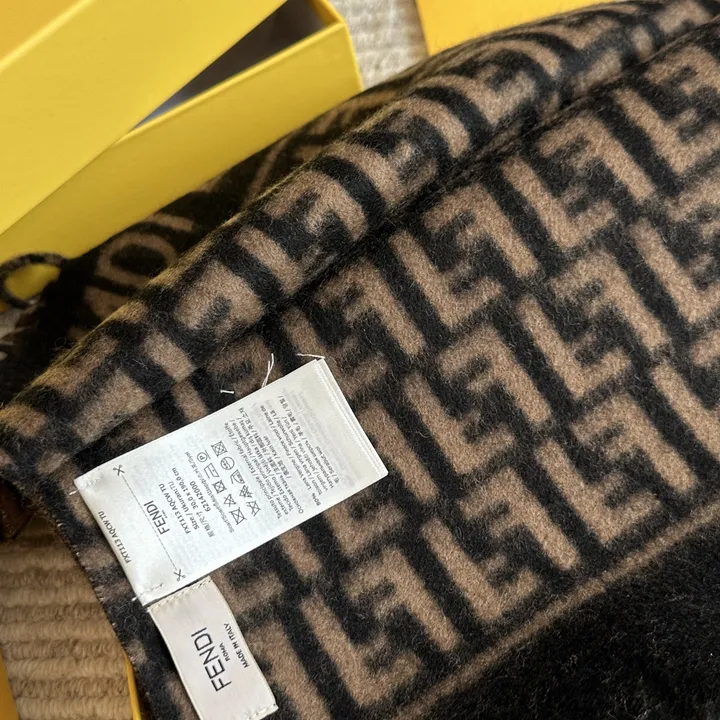 スーパーコピー フェンディ マフラー