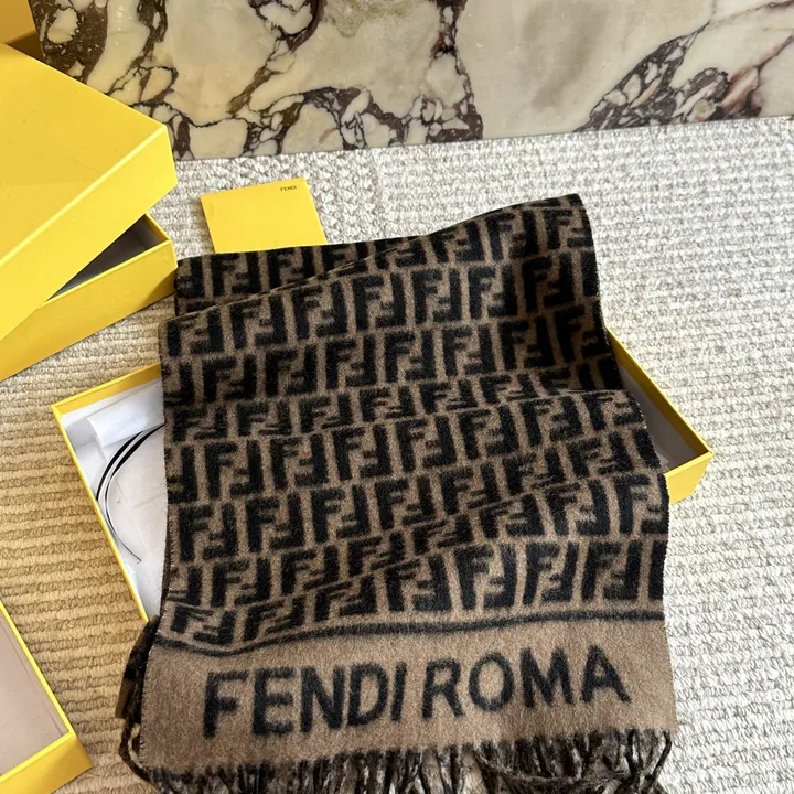 スーパーコピー フェンディ マフラー