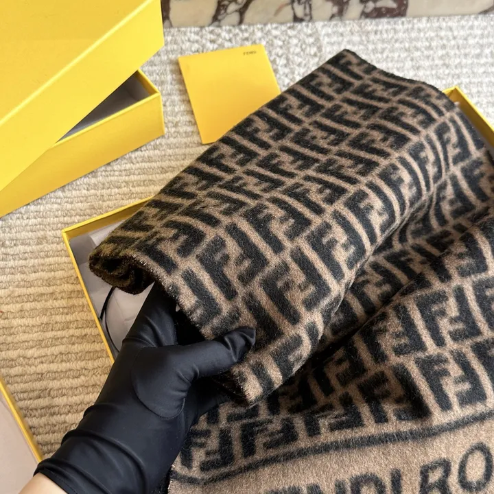 スーパーコピー フェンディ マフラー