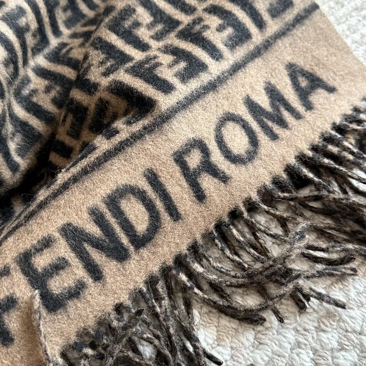 スーパーコピー フェンディ マフラー