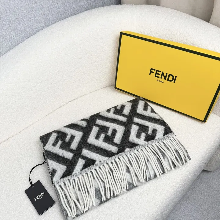 スーパーコピー フェンディ マフラー