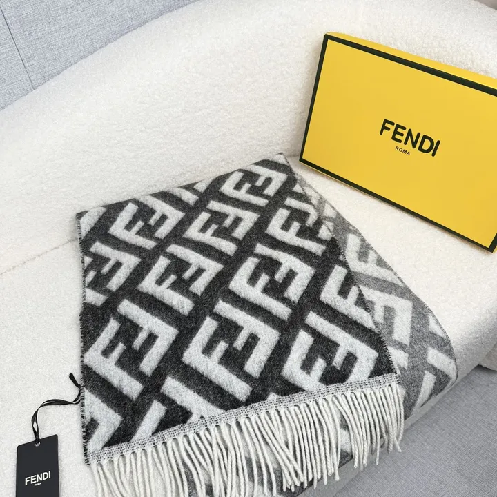 スーパーコピー フェンディ マフラー