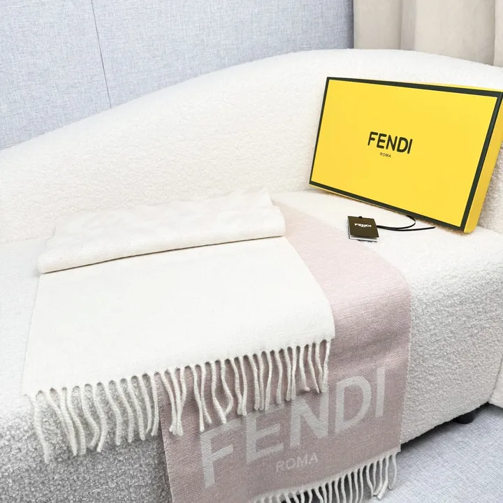 スーパーコピー フェンディ マフラー