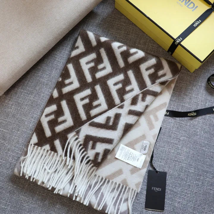 スーパーコピー フェンディ マフラー