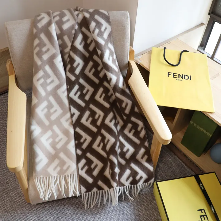 スーパーコピー フェンディ マフラー