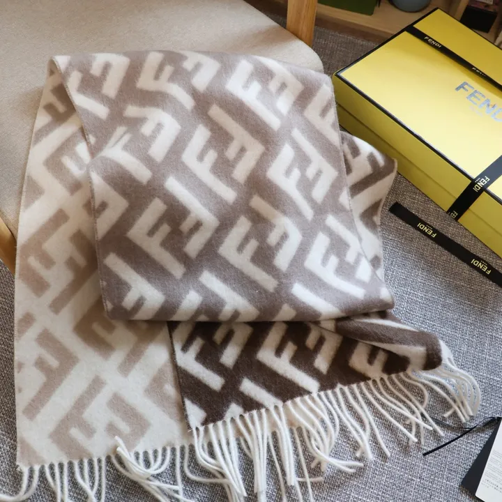 スーパーコピー フェンディ マフラー