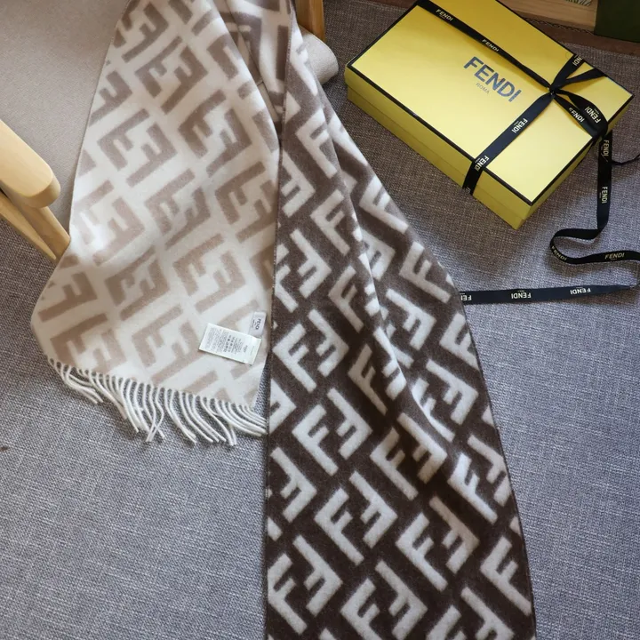 スーパーコピー フェンディ マフラー