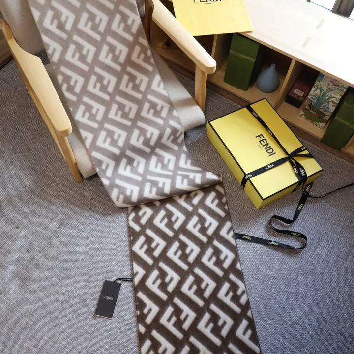 スーパーコピー フェンディ マフラー