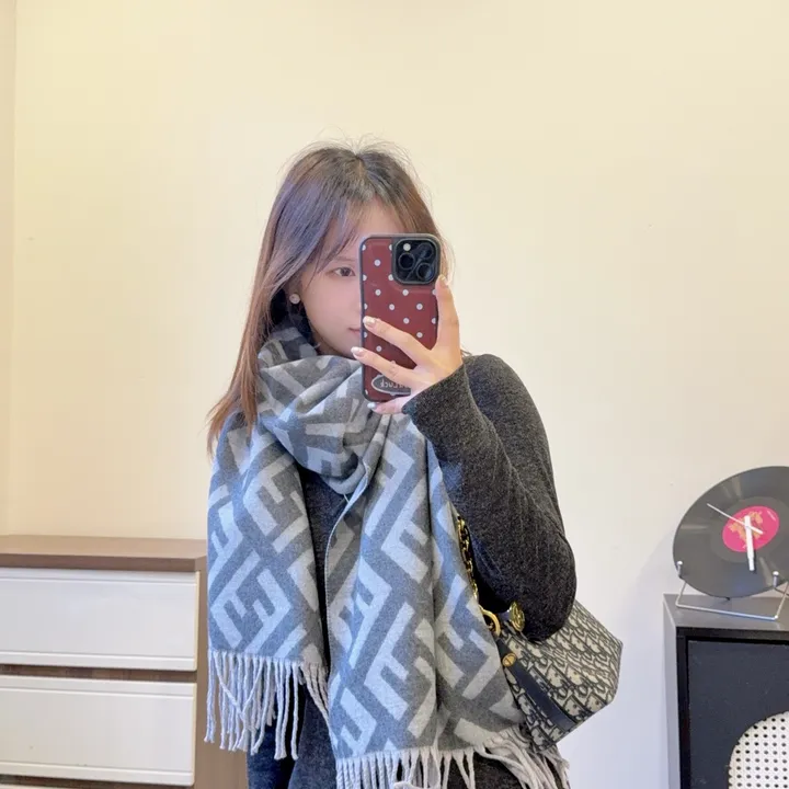 スーパーコピー フェンディ マフラー