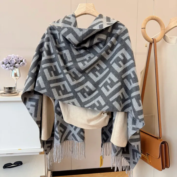 スーパーコピー フェンディ マフラー