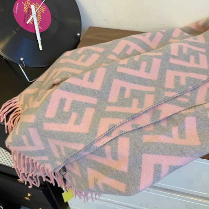 スーパーコピー フェンディ マフラー