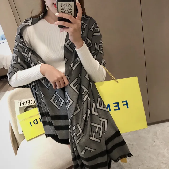 スーパーコピー フェンディ マフラー