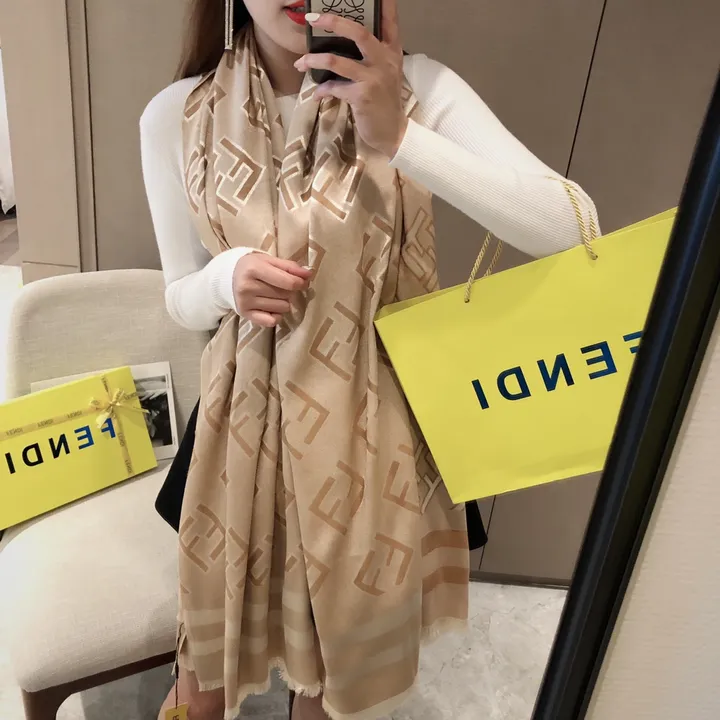 スーパーコピー フェンディ マフラー