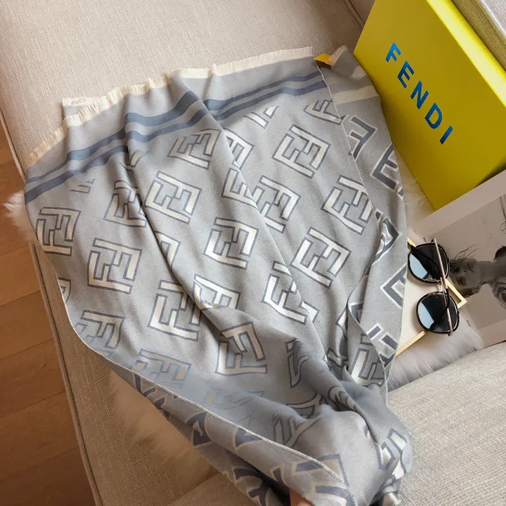 スーパーコピー フェンディ マフラー