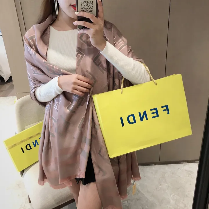 スーパーコピー フェンディ マフラー