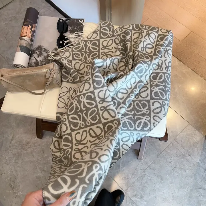 スーパーコピー ロエベ マフラー