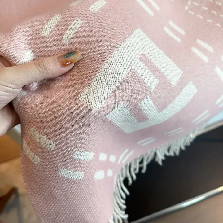 スーパーコピー フェンディ マフラー