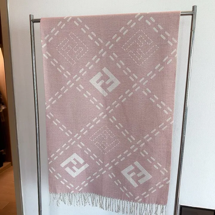 スーパーコピー フェンディ マフラー