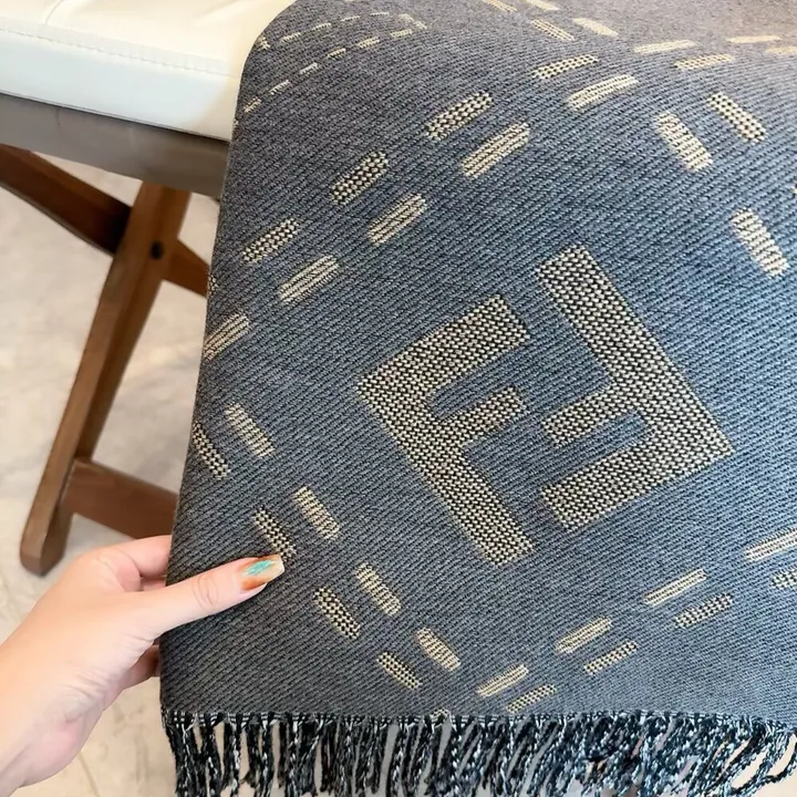 スーパーコピー フェンディ マフラー