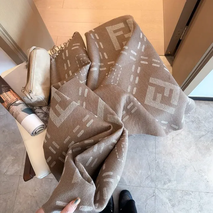 スーパーコピー フェンディ マフラー