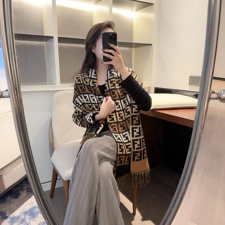 スーパーコピー フェンディ マフラー