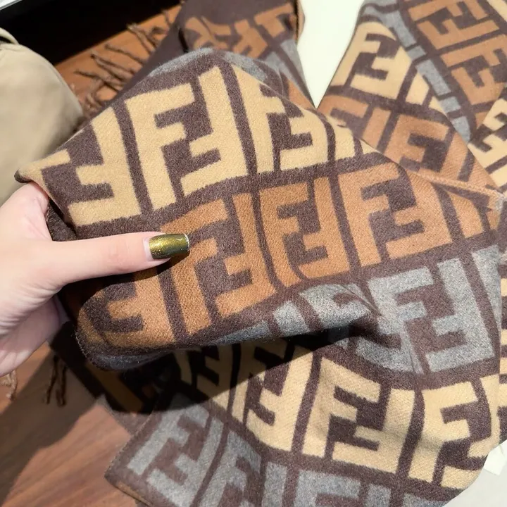 スーパーコピー フェンディ マフラー