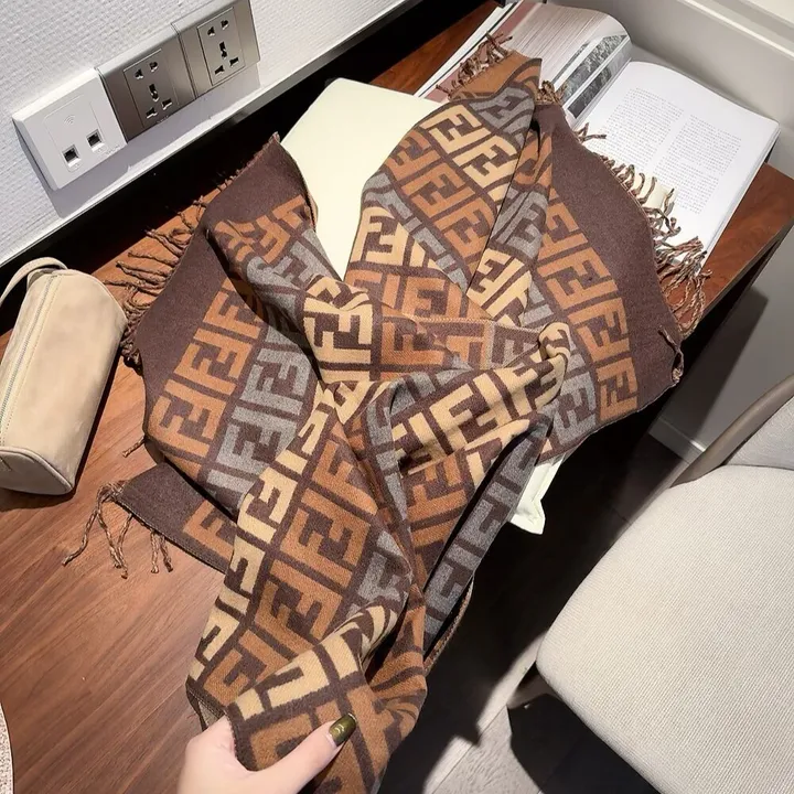 スーパーコピー フェンディ マフラー