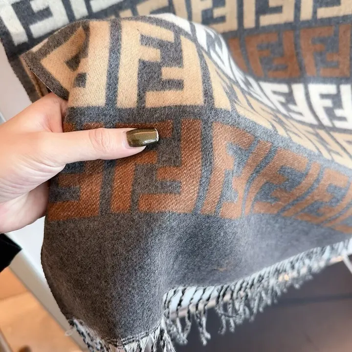 スーパーコピー フェンディ マフラー