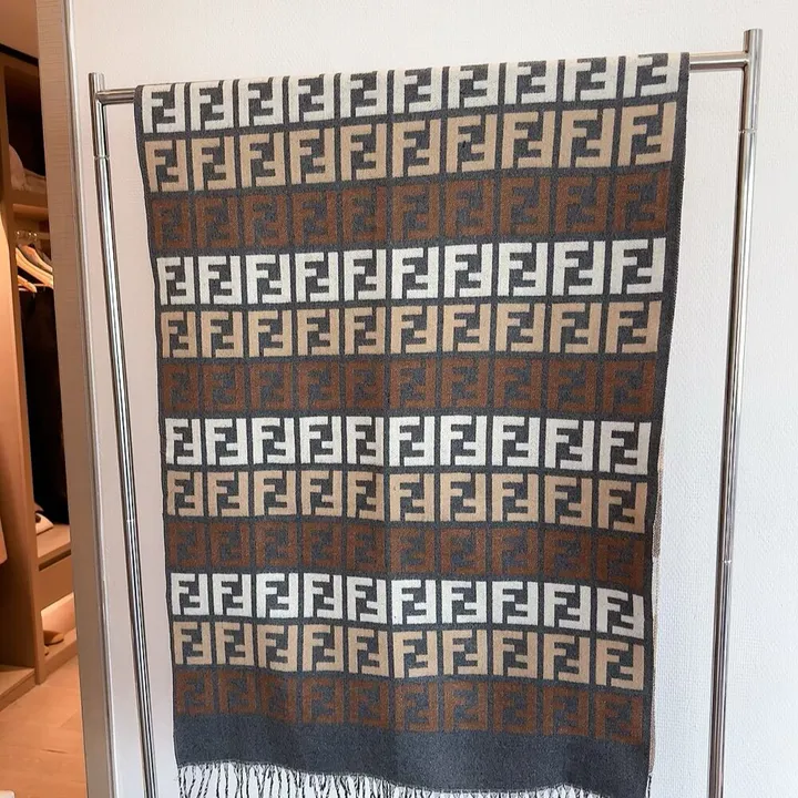 スーパーコピー フェンディ マフラー