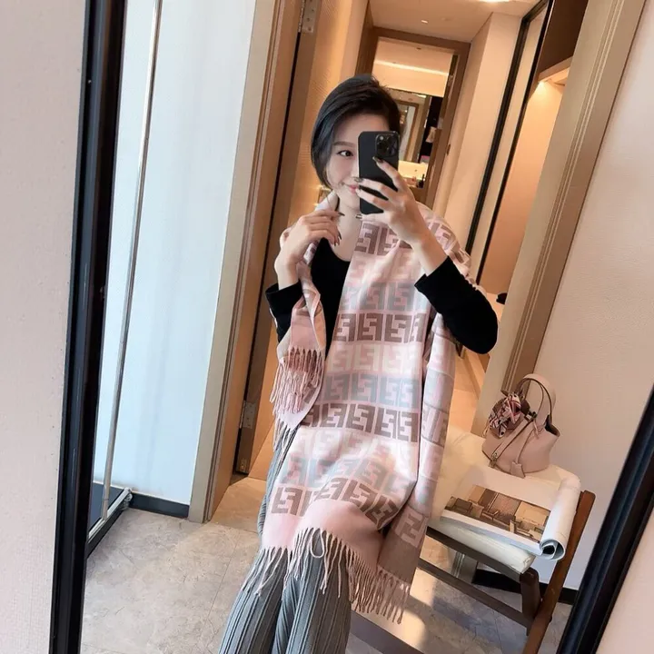 スーパーコピー フェンディ マフラー