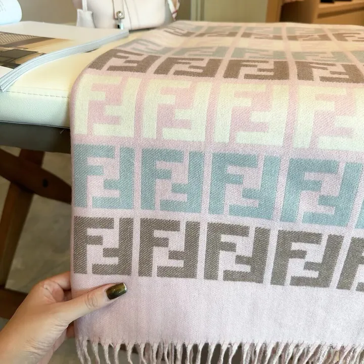 スーパーコピー フェンディ マフラー