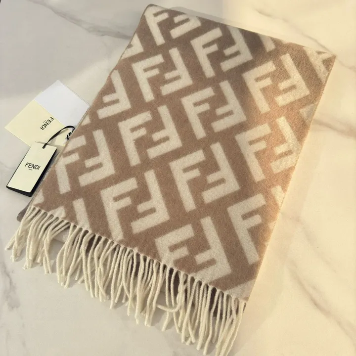 スーパーコピー フェンディ マフラー