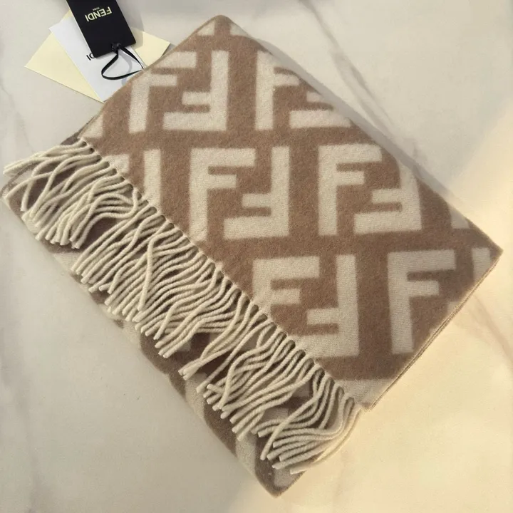 スーパーコピー フェンディ マフラー