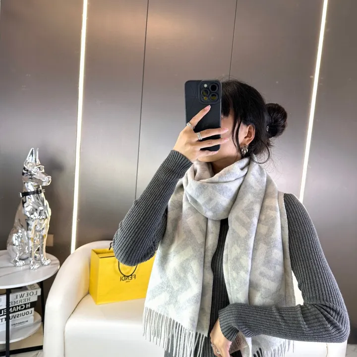 スーパーコピー フェンディ マフラー