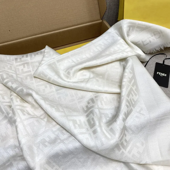 スーパーコピー フェンディ マフラー