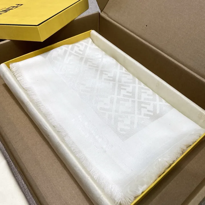 スーパーコピー フェンディ マフラー