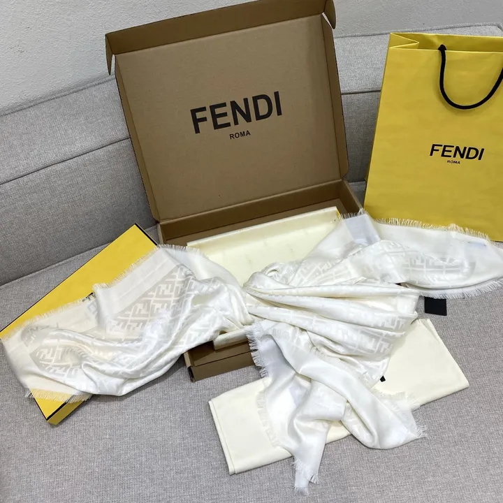 スーパーコピー フェンディ マフラー