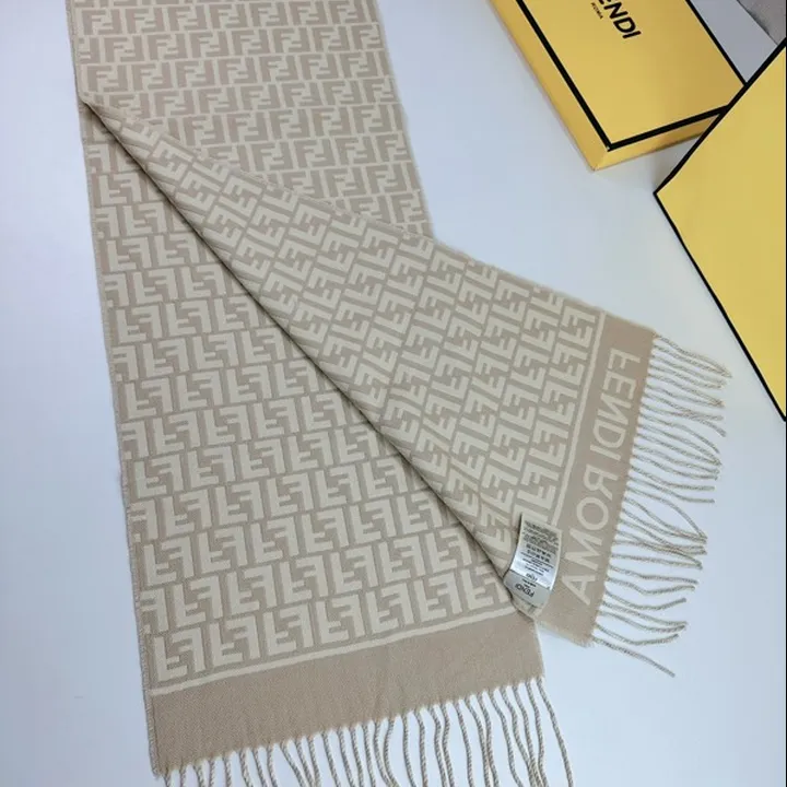 スーパーコピー フェンディ マフラー