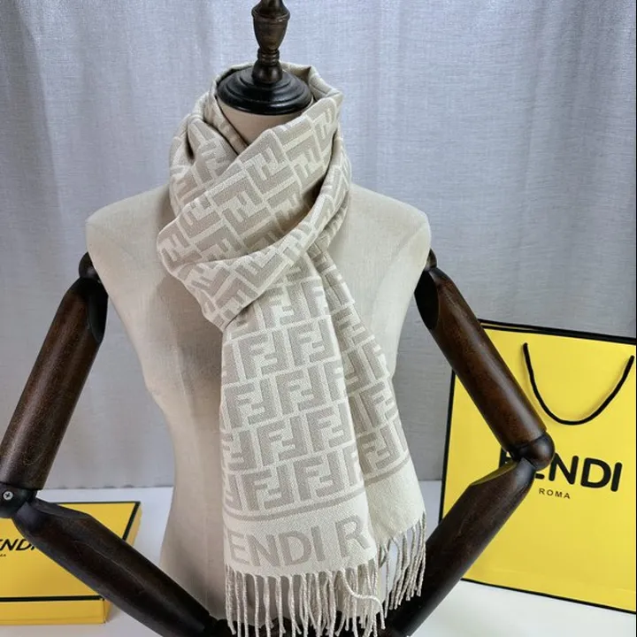 スーパーコピー フェンディ マフラー