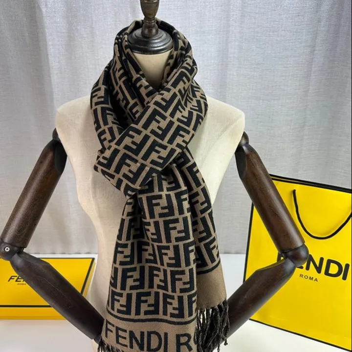 スーパーコピー フェンディ マフラー