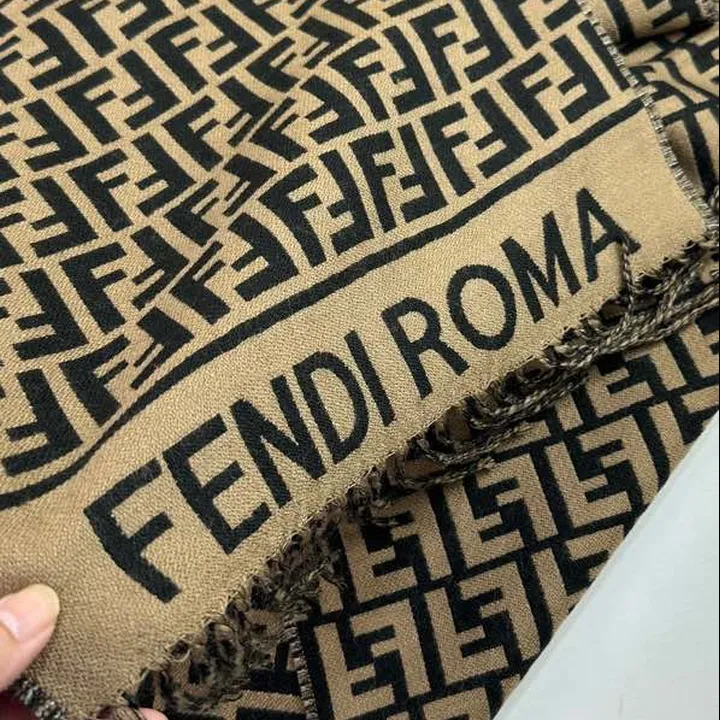 スーパーコピー フェンディ マフラー