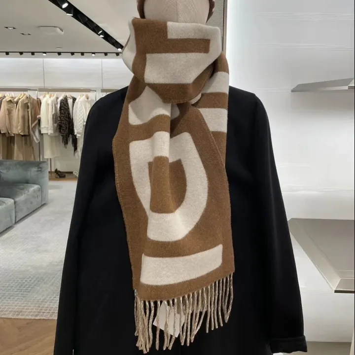 スーパーコピー フェンディ マフラー