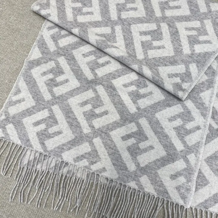 スーパーコピー フェンディ マフラー