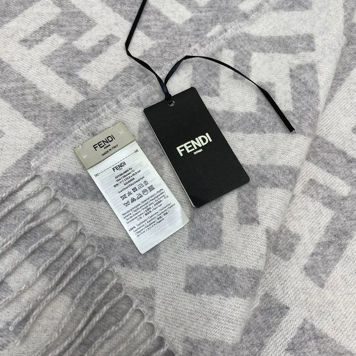 スーパーコピー フェンディ マフラー