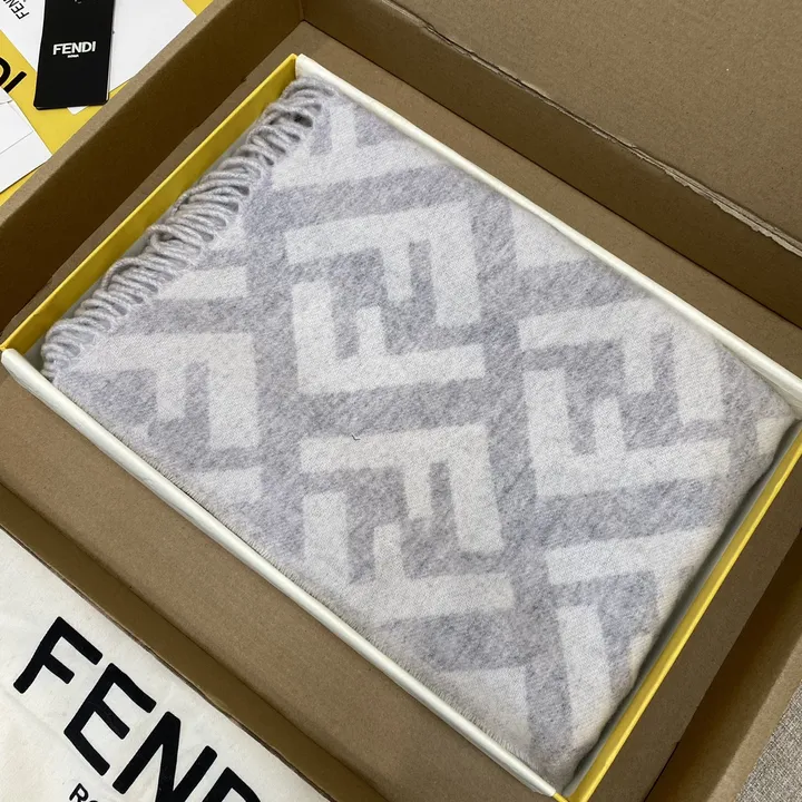 スーパーコピー フェンディ マフラー