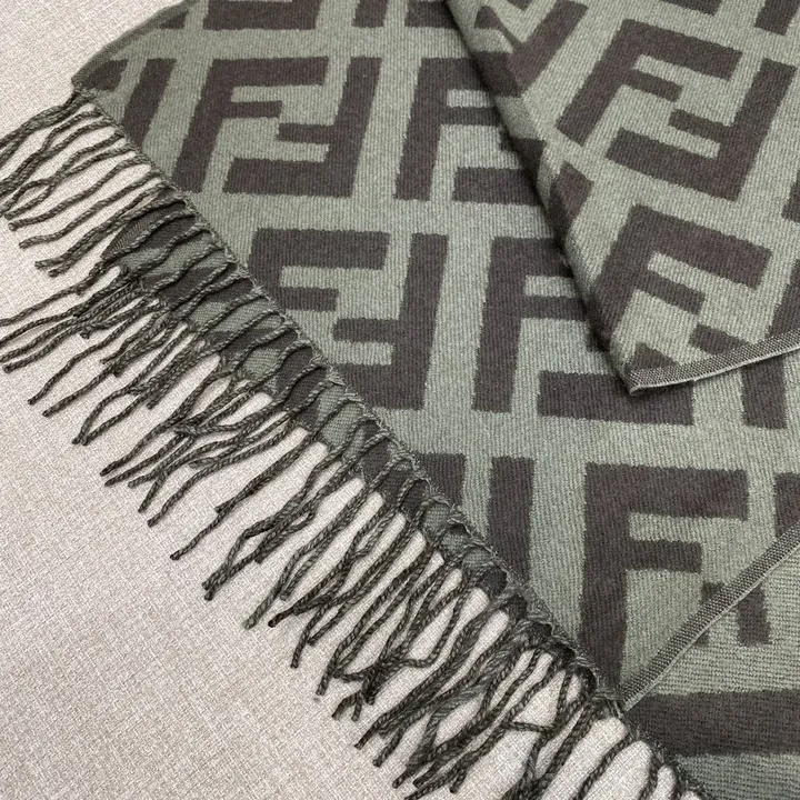 スーパーコピー フェンディ マフラー